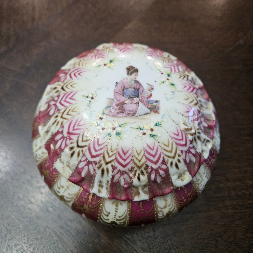 Vintage Japanese Satsuma Round‎ Covered Trinket Box Hand Painted Gold Moriage